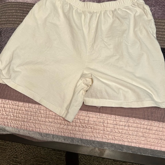 Basic Editions White Cotton Shorts - Picture 2 of 4